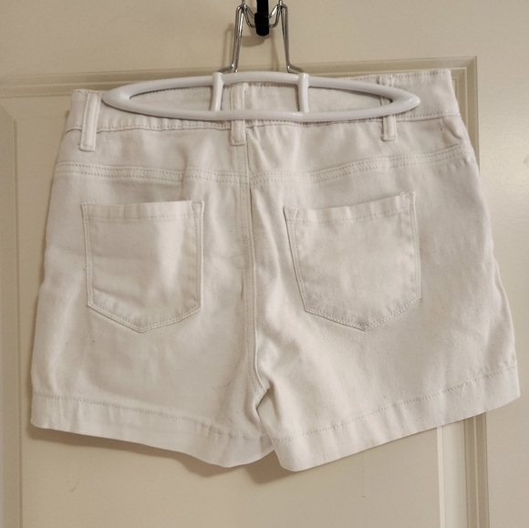 ✨️3/$20✨️ Seductions White Denim Shorts - Picture 2 of 2